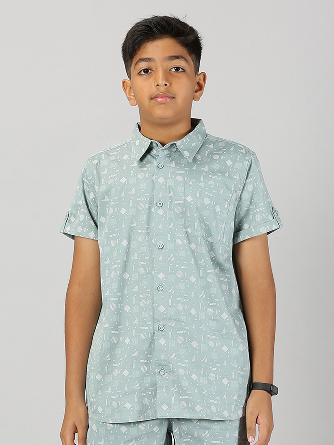 

KiddoPanti Boys Spread Collar Short Sleeve Regular Fit Cotton Floral Printed Casual Shirt, Green