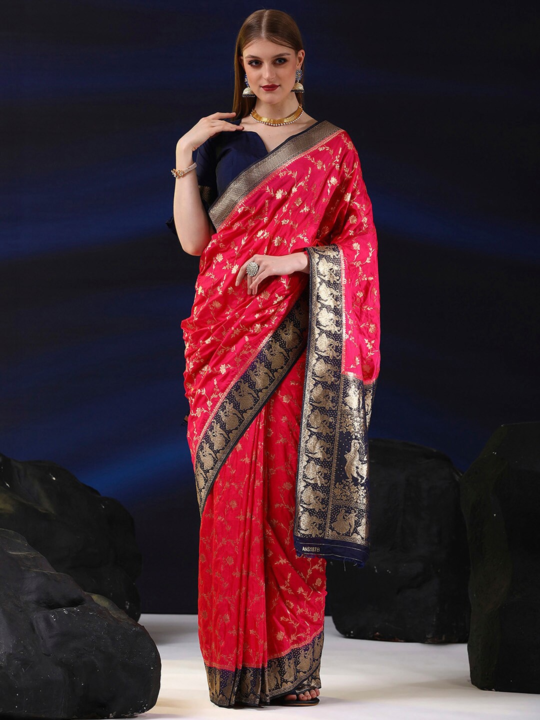 

Saree mall Floral Woven Design Zari Saree, Pink