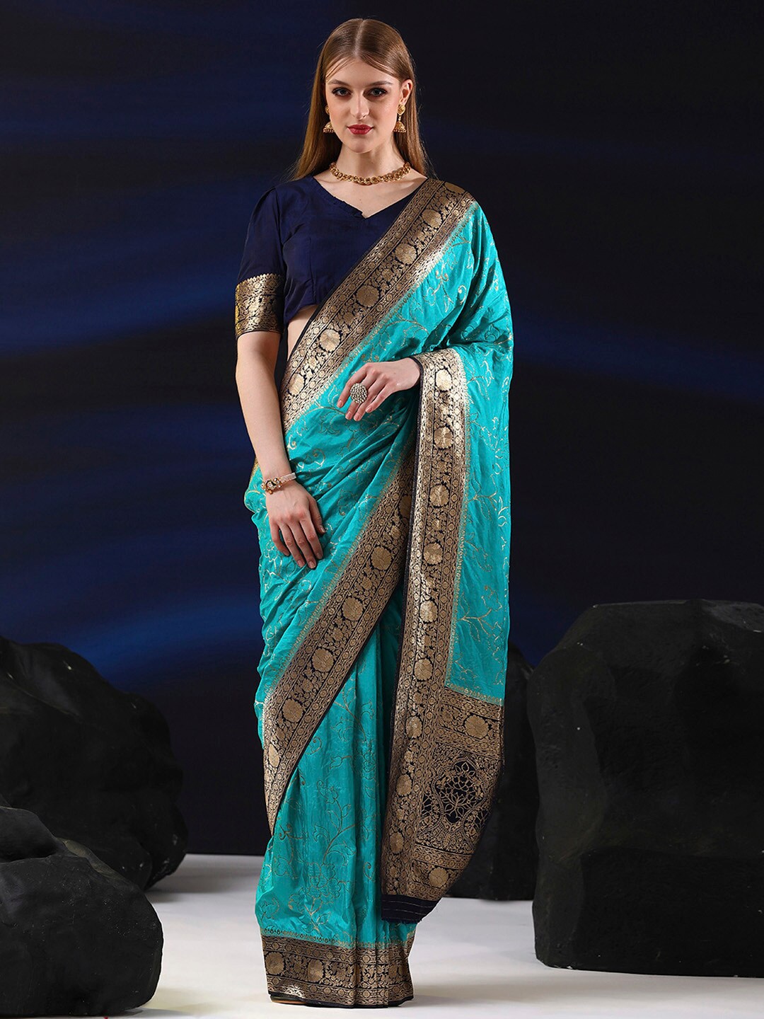 

Saree mall Floral Printed Zari Saree, Blue