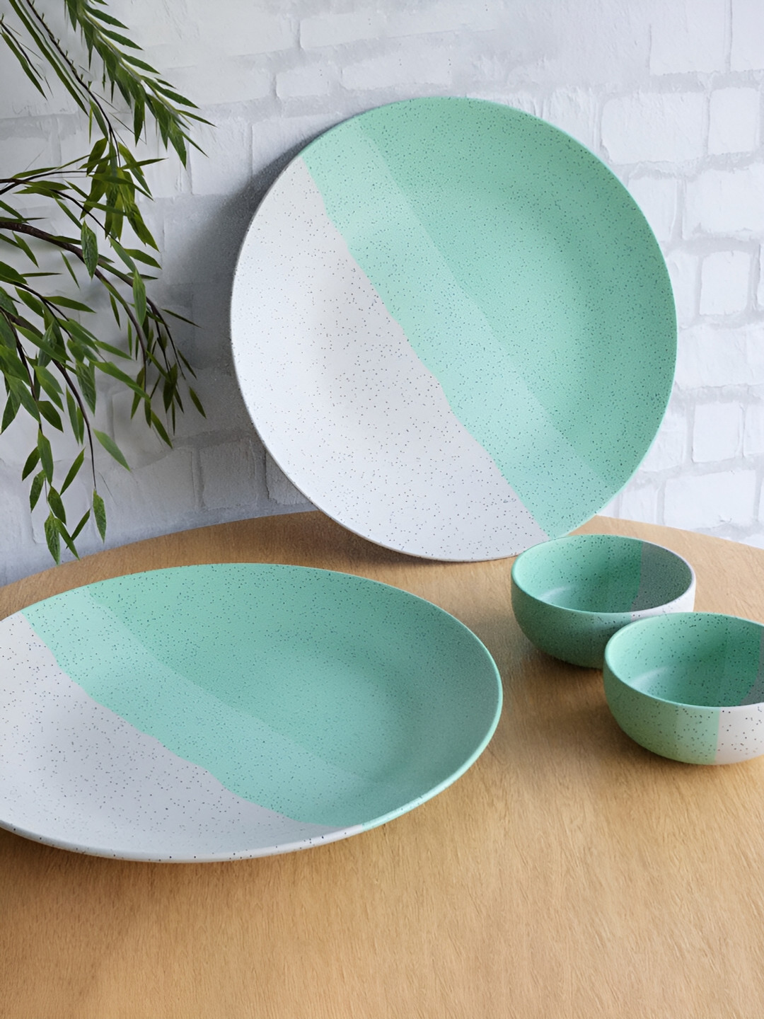 

The Earth Store Green & White 4 Pieces Textured Ceramic Matte Dinner Set