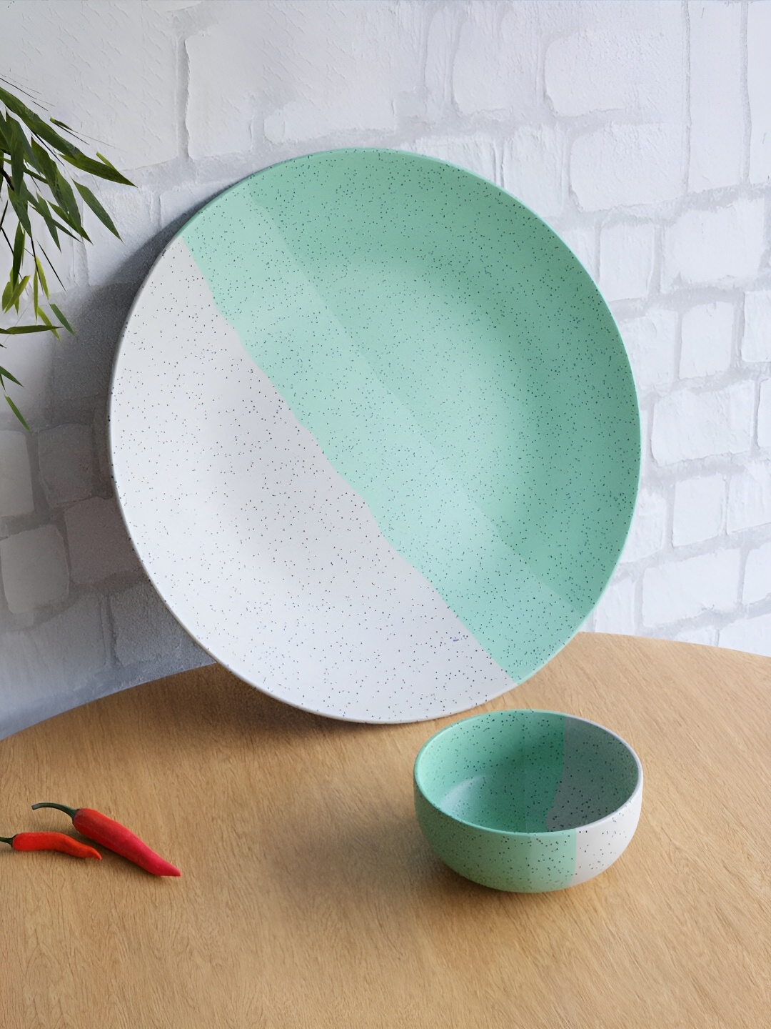 

The Earth Store Green & White 2 Pieces Textured Ceramic Matte Dinner Set