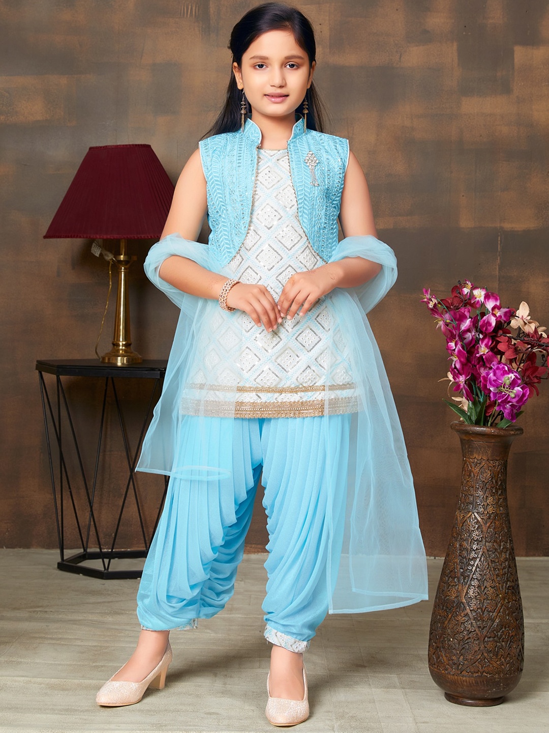 

Aarika Girls Geometric Printed Regular Pure Silk Kurta with Trousers & With Dupatta, Turquoise blue