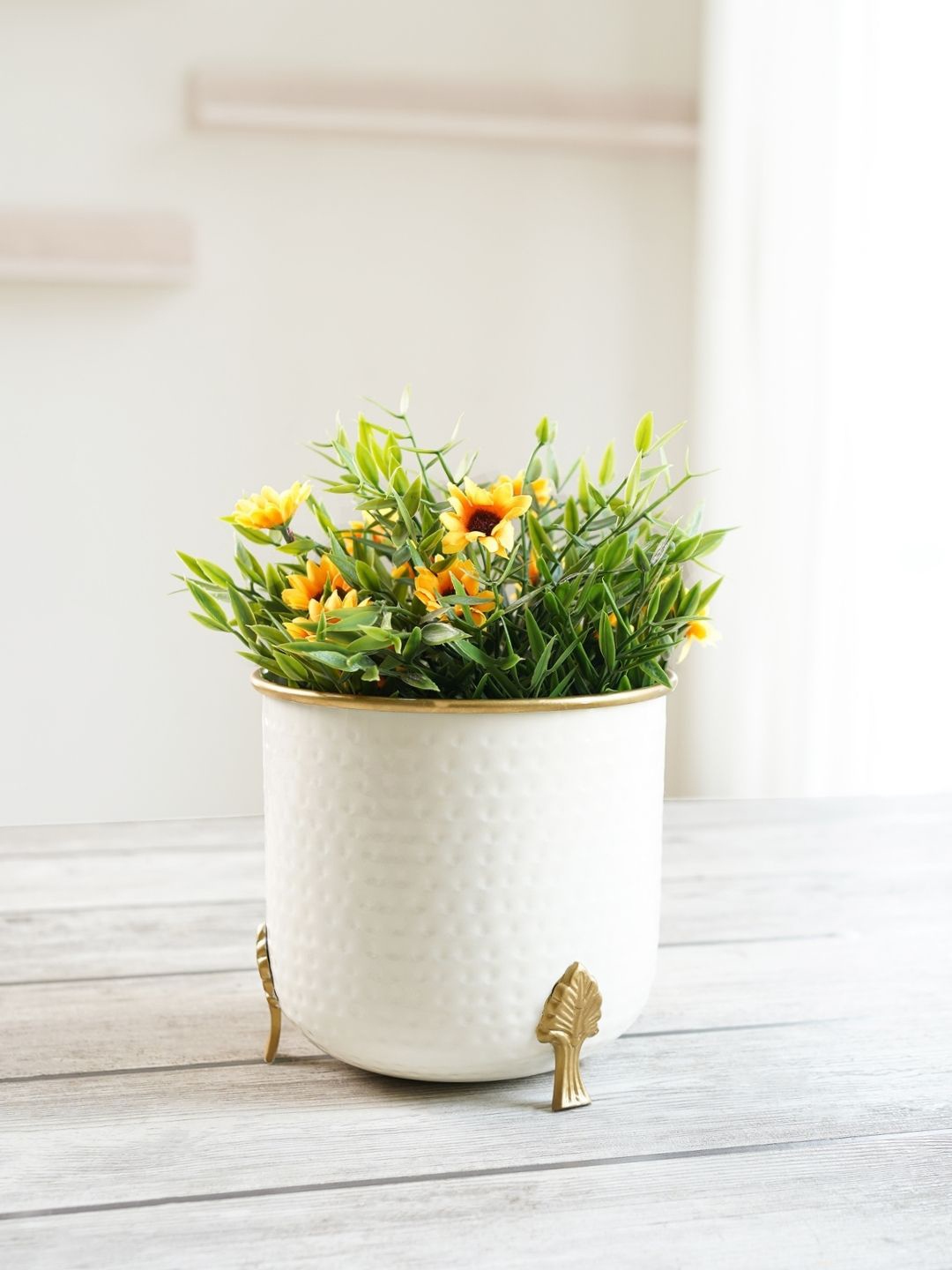 

BEHOMA White Toned Small Hammered Metal Planter With Leaf Leg