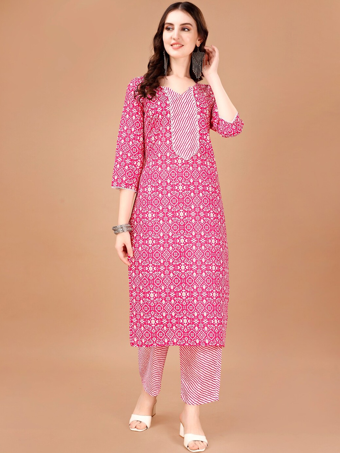 

PMD Fashion Geometric Printed Straight Kurta with Trousers, Pink