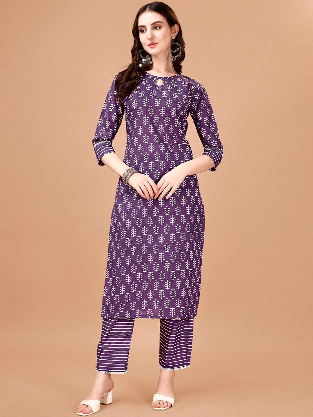 

PMD Fashion Floral Printed Regular Kurta With Trousers, Purple