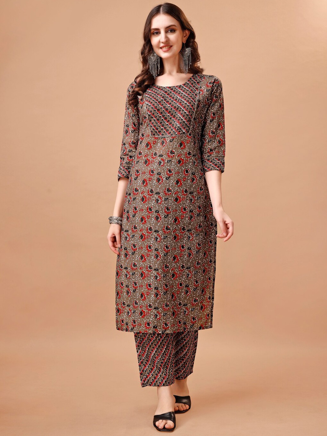 

PMD Fashion Ethnic Motifs Printed Straight Kurta with Trousers, Brown