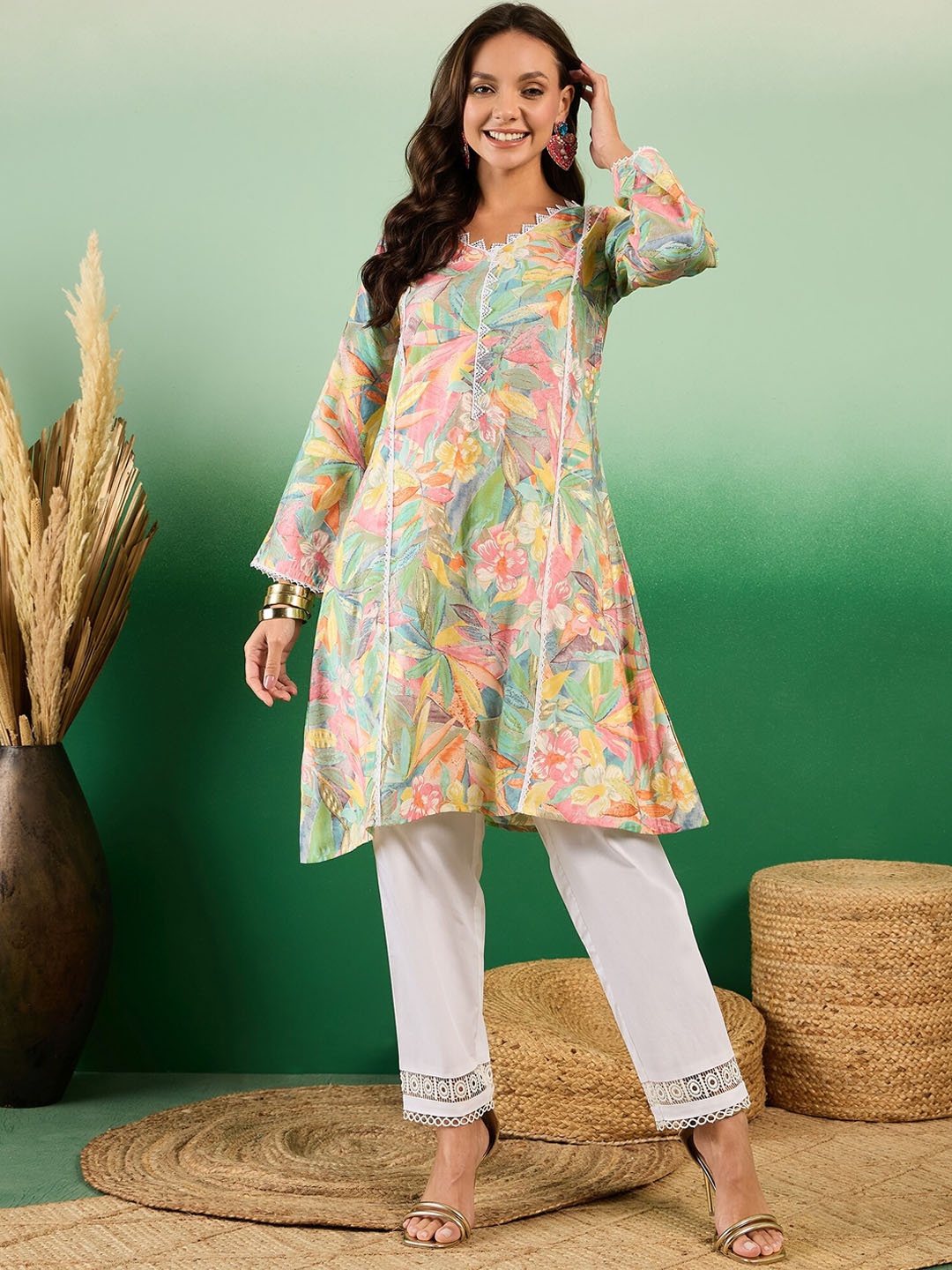 

Sangria Floral Printed V Neck Kurta With Trousers, White