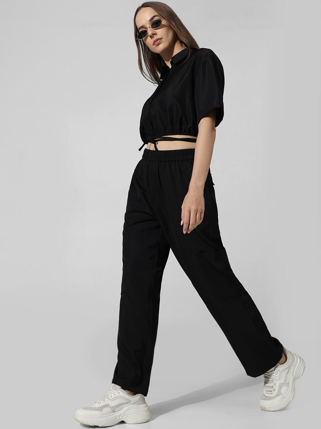 

ONLY Women Regular Fit Mid-Rise Trousers, Black