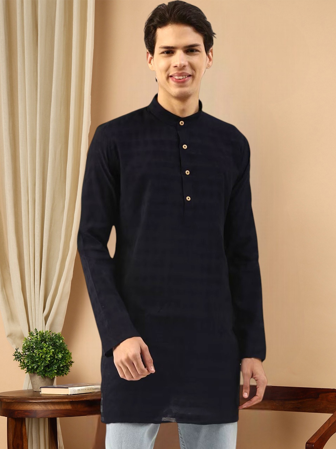 

TATTVA Long Sleeves Mandarin Collar Thread Work Pathani Kurta, Black