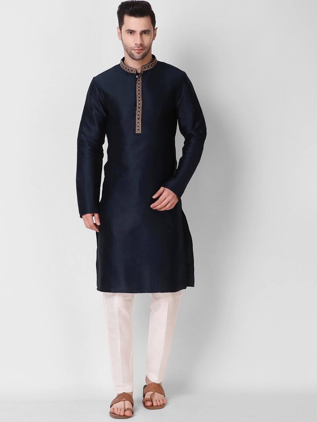 

Koshin Thread Work Mandarin Collar Jacquard Silk Kurta, Navy blue