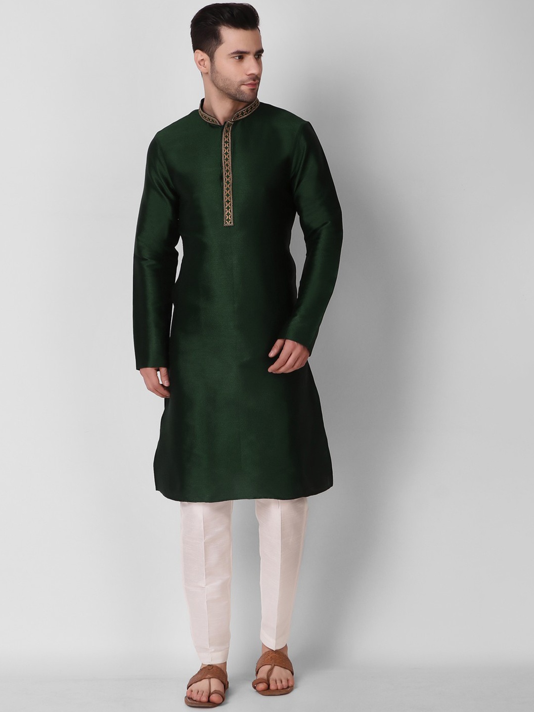 

Koshin Mandarin Collar Thread Work Jacquard Straight Silk Kurta, Green