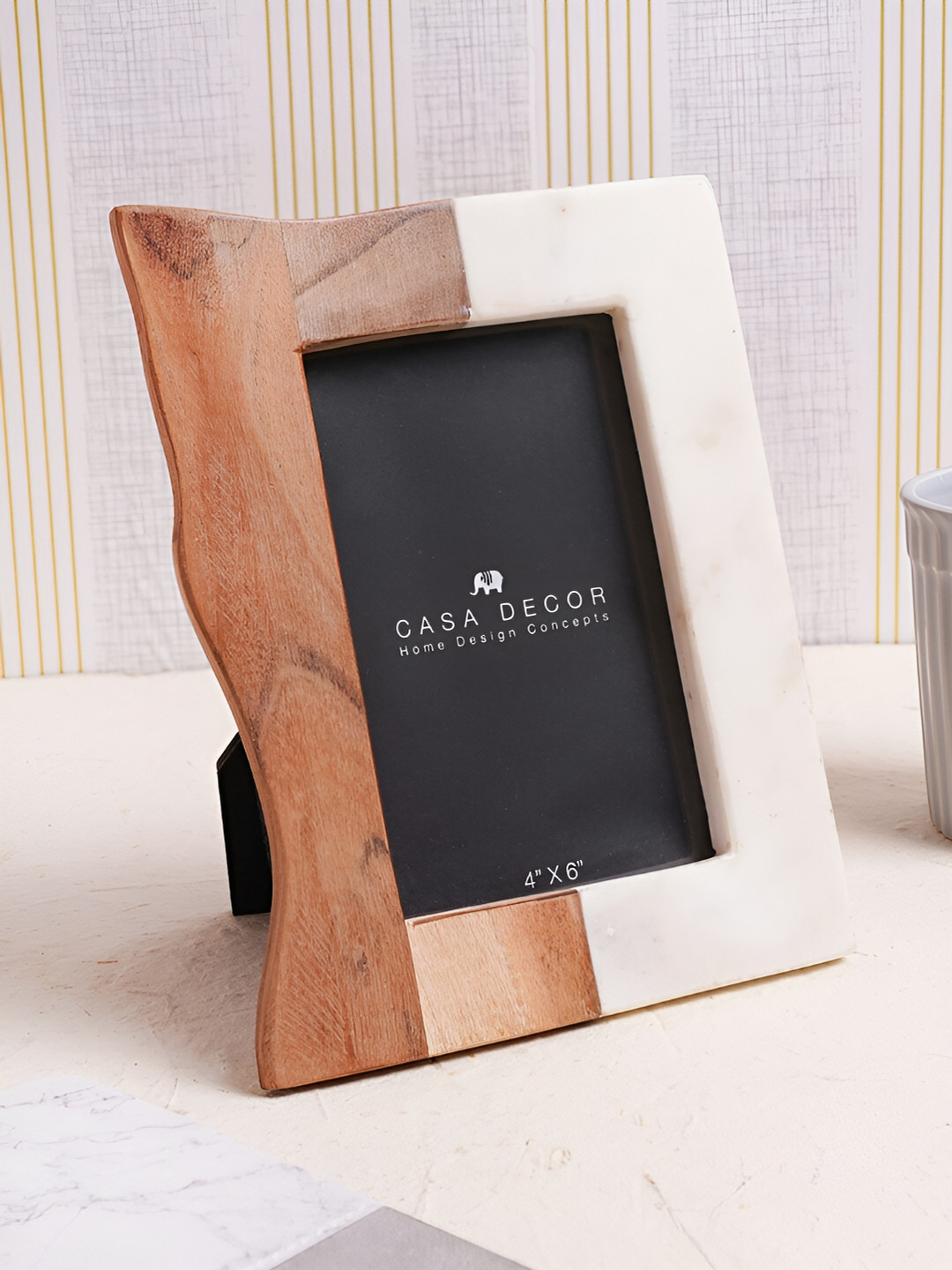 

CASA DECOR Brown & White Table Photo Frames