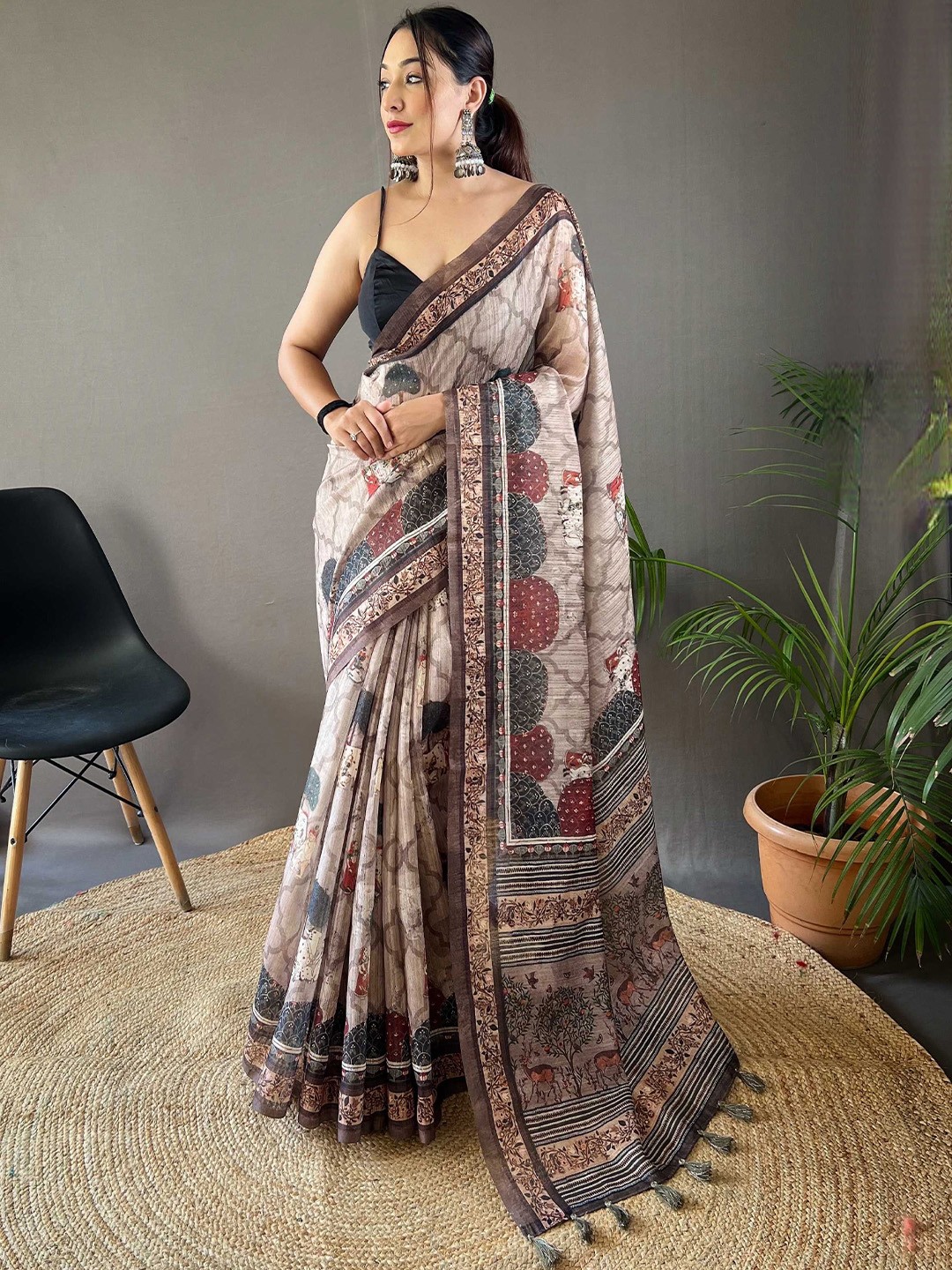 

Mitera Ethnic Motifs Printed Tussar Saree, Grey