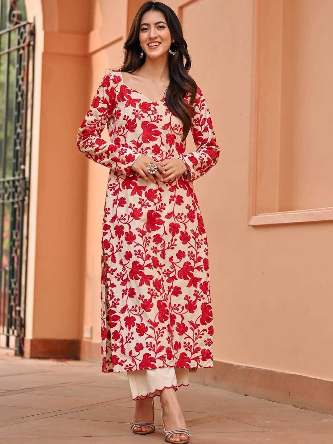 

Lavanya The Label Floral Embroidered Regular Velvet Kurta with Trouser, White