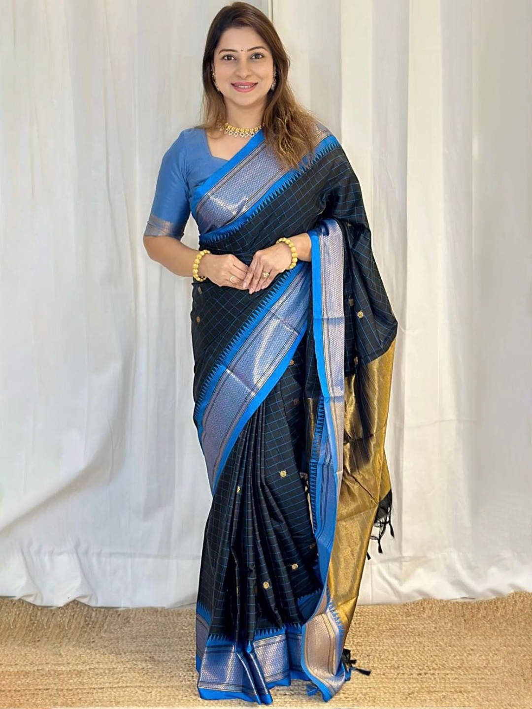 

Mitera Checked Woven Design Zari Saree, Black