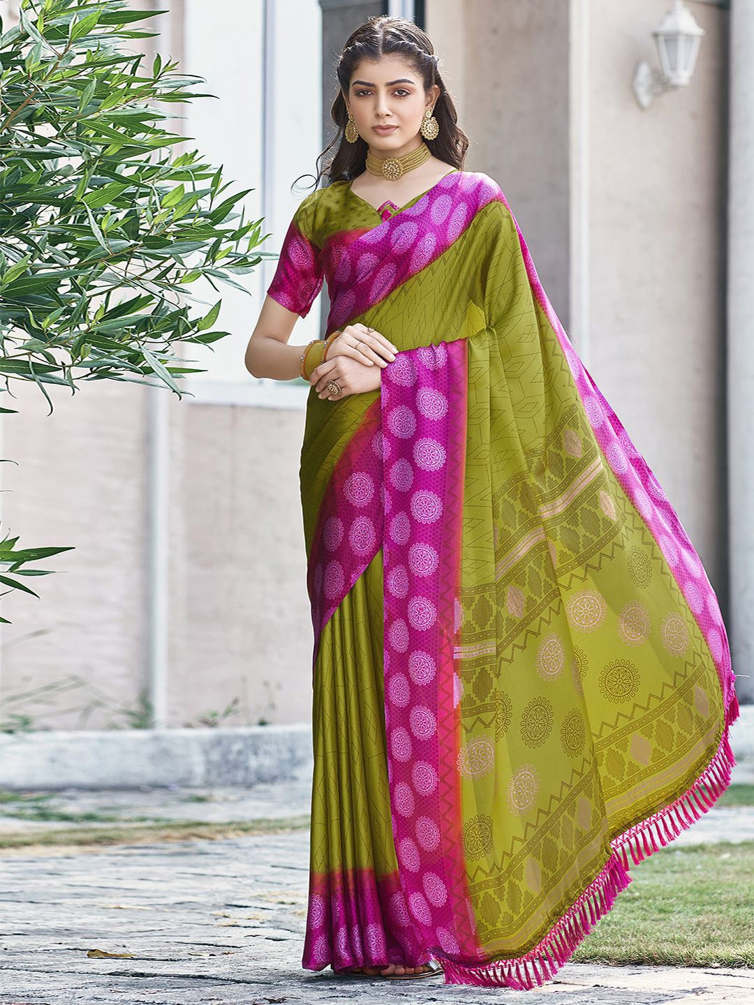 

KALINI Geometric Printed Saree, Green