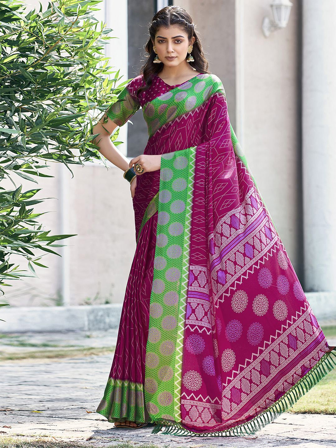 

KALINI Geometric Printed Saree, Pink