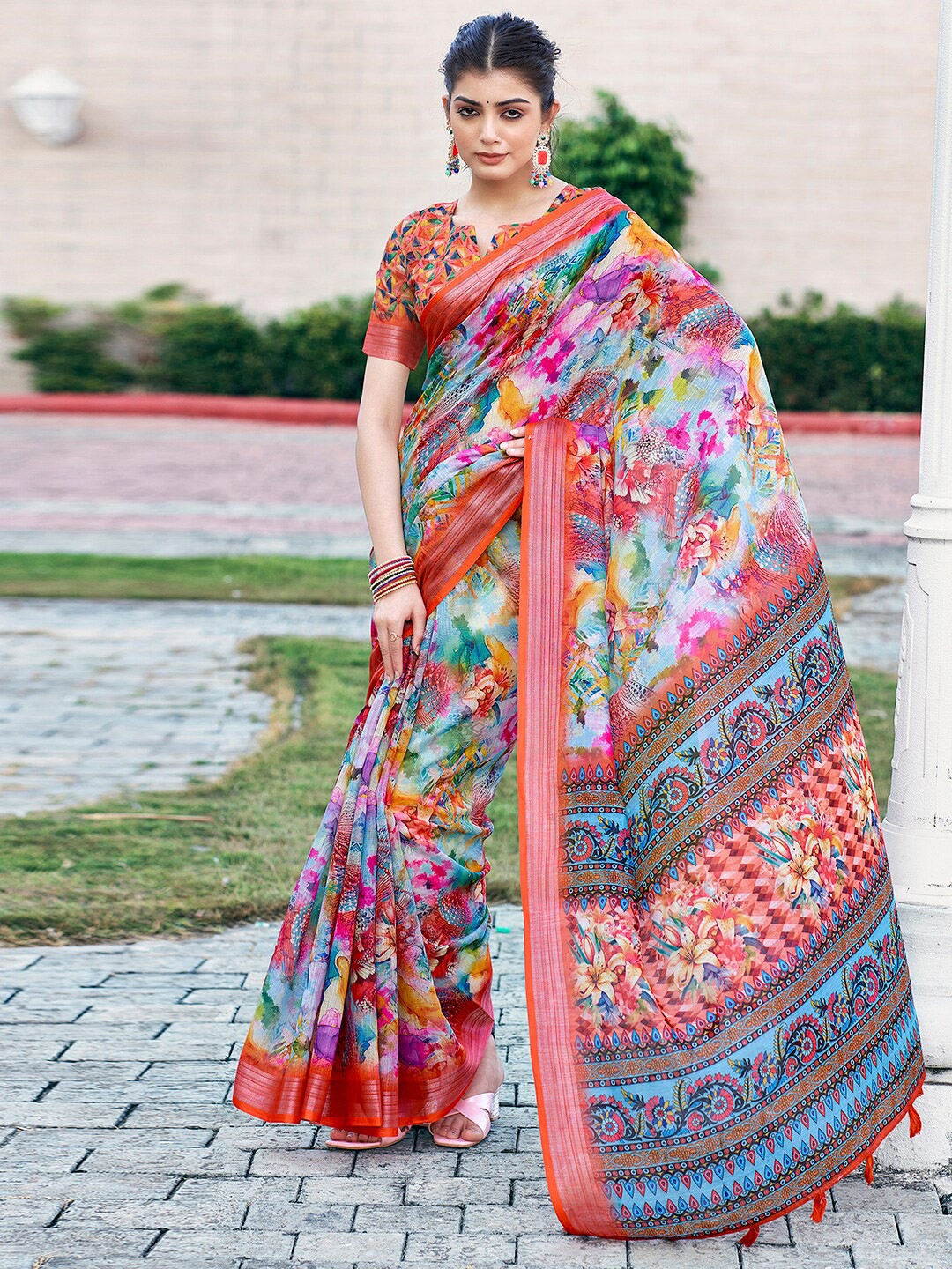 

KALINI Floral Printed Zari Saree, Red