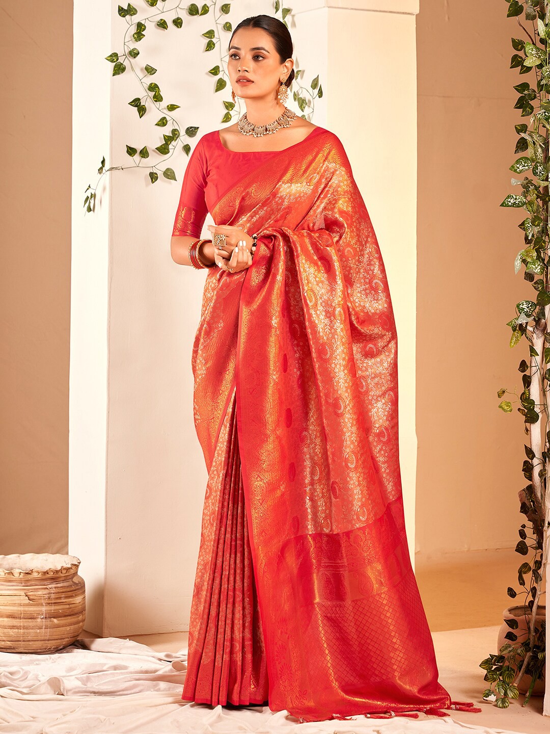 

Mitera Ethnic Motifs Woven Design Zari Saree, Red