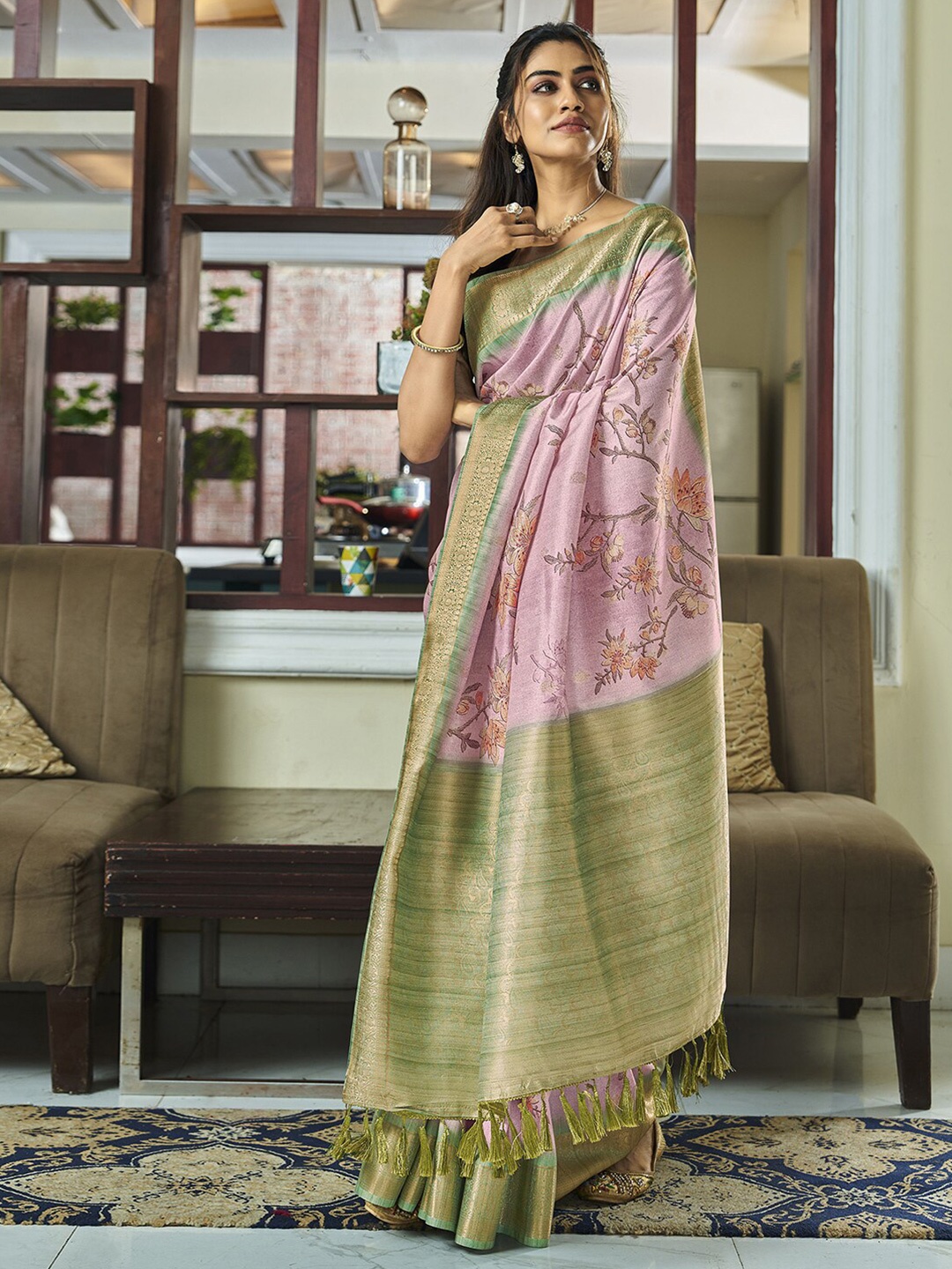 

Satrani Floral Printed Zari Art Silk Saree, Peach