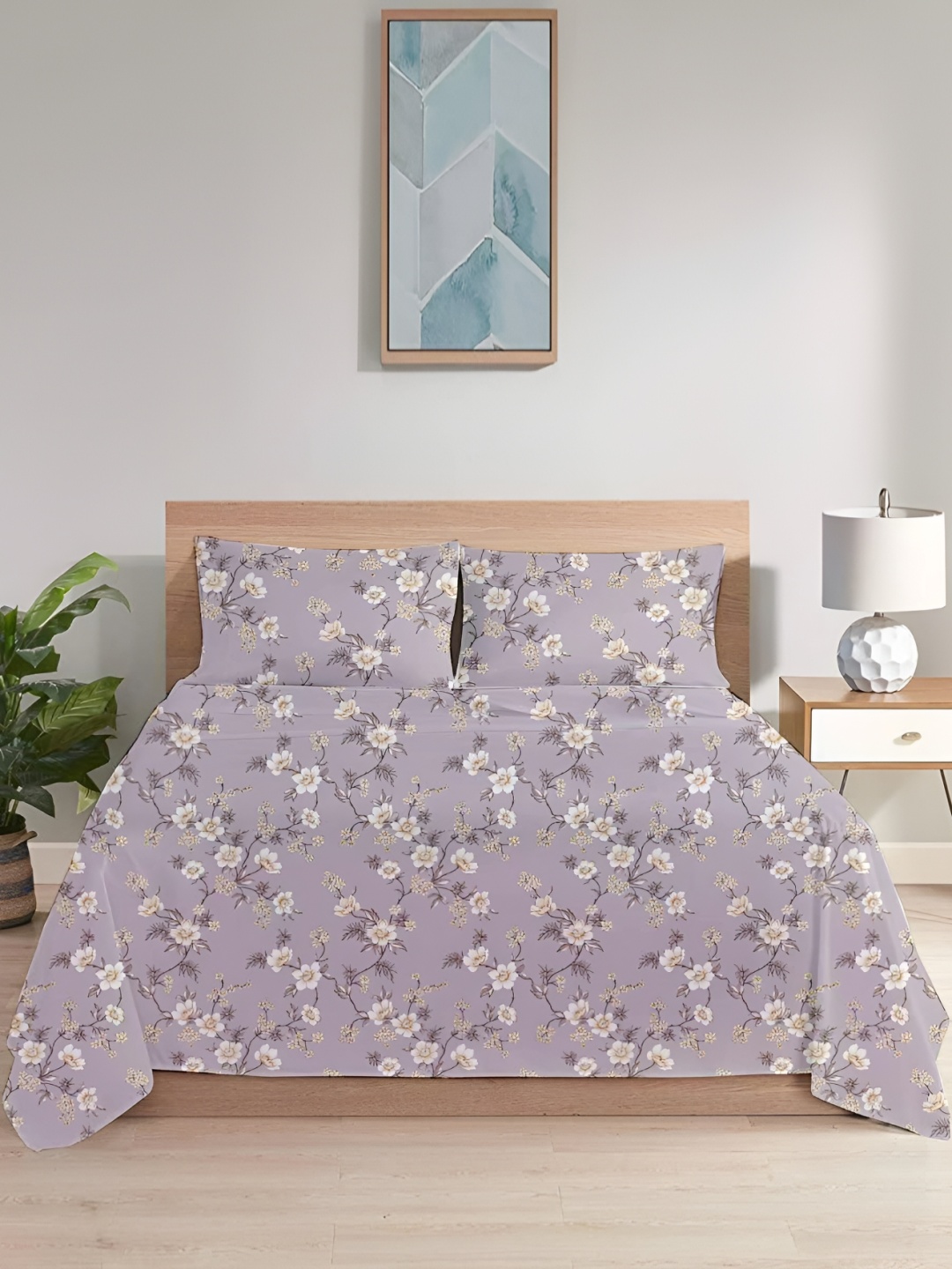 

Signature Vista Mauve Floral Microfiber 144 TC King Bedsheet With 2 Pillow Covers