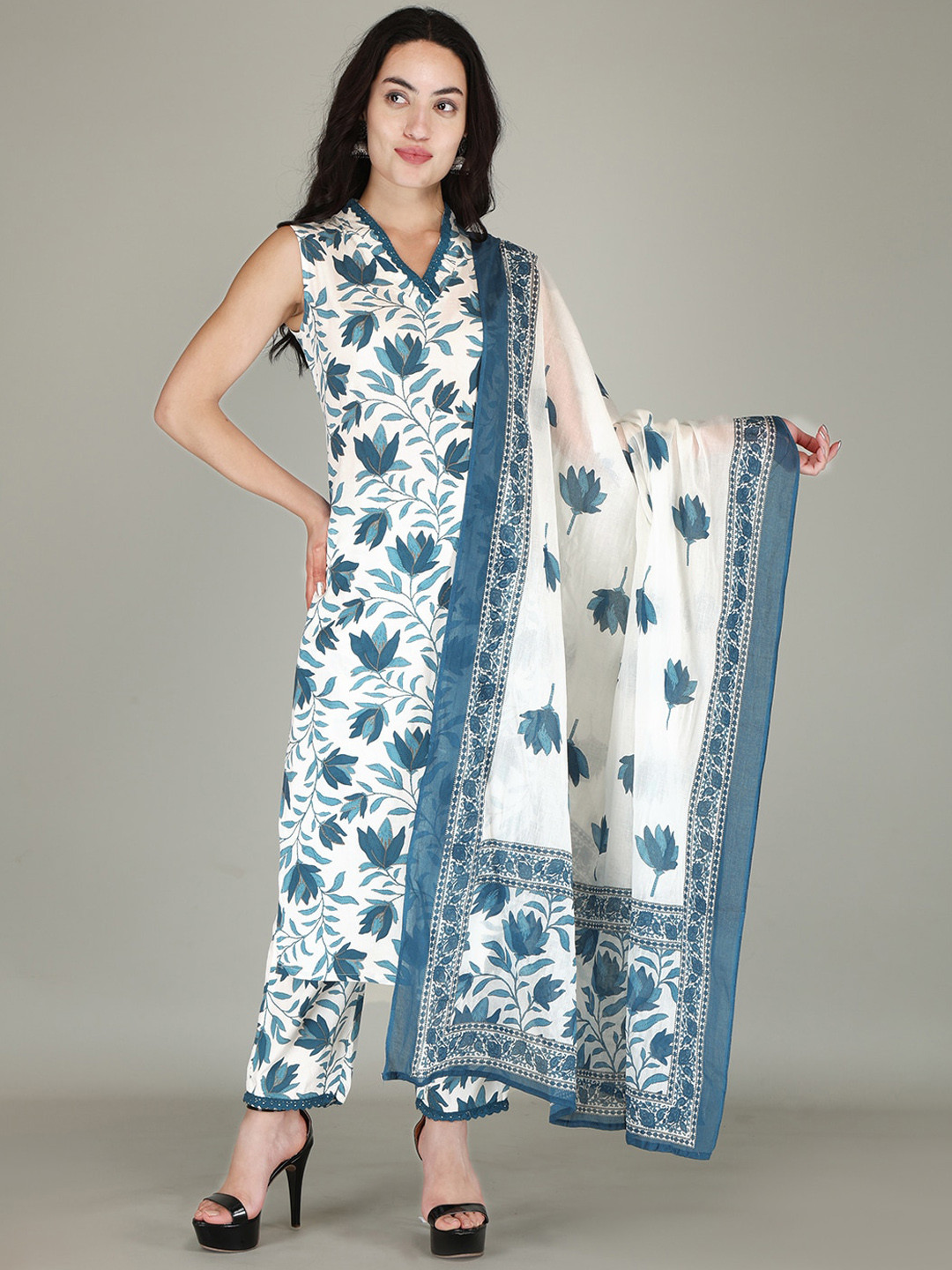 

PARTHVI Floral Printed Sleeveless Phulkari Kurta with Trousers & Dupatta, Blue