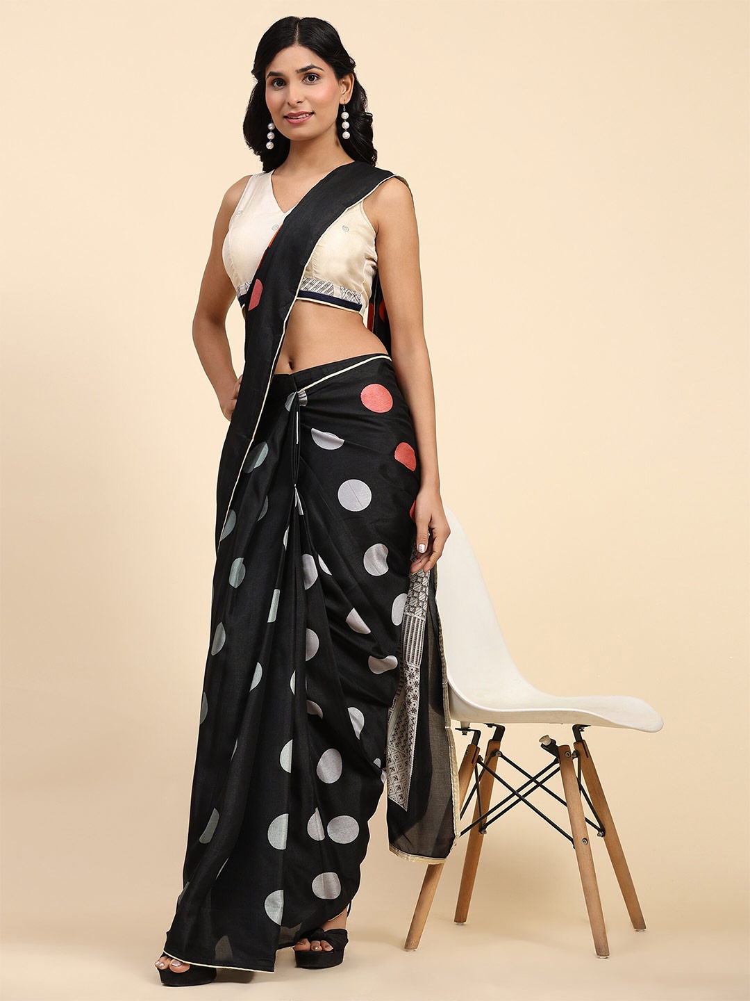 

RACHNA Polka Dot Printed Ready to Wear Saree, Black