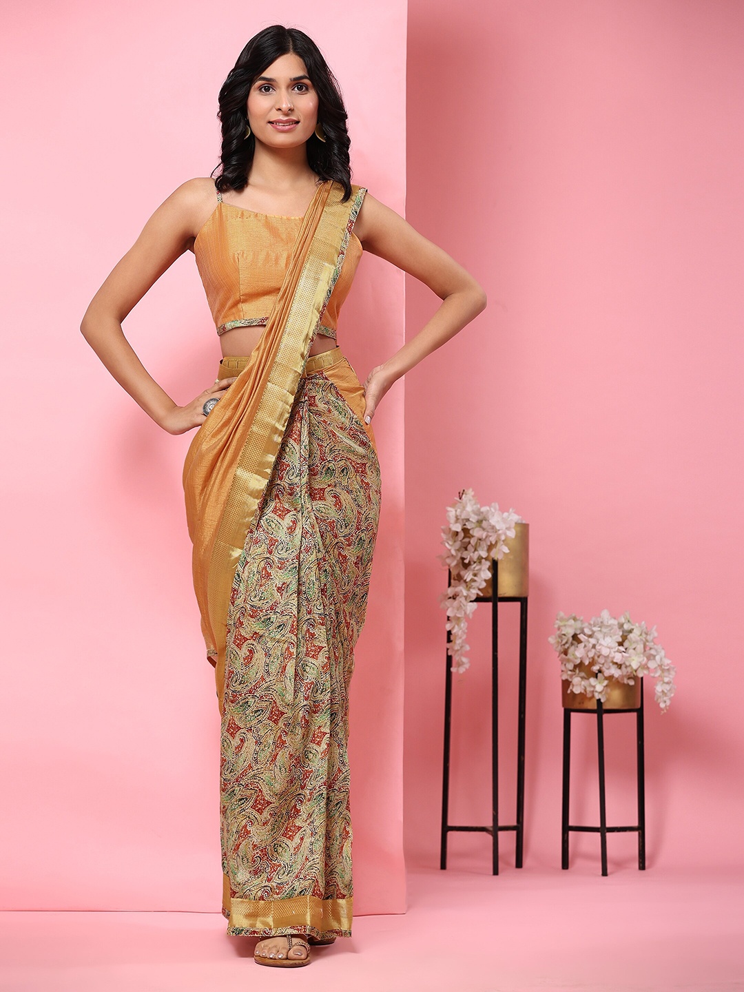 

RACHNA Floral Printed Zari Saree, Orange