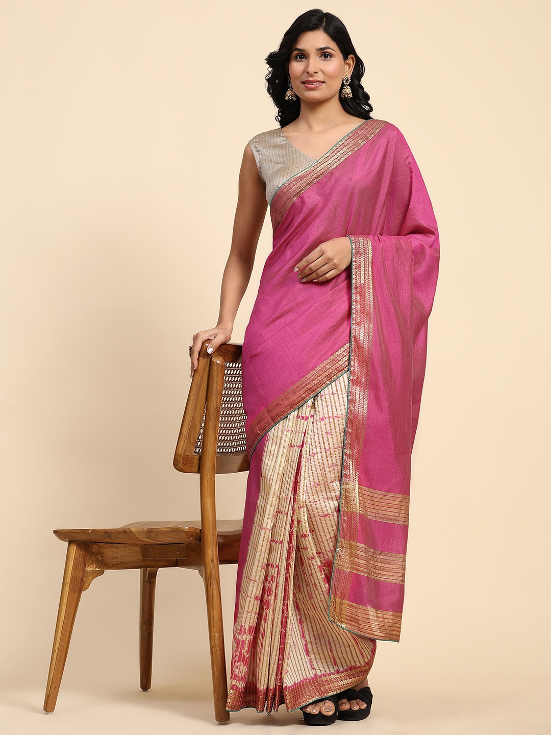 

RACHNA Striped Woven Design Zari Saree, Pink