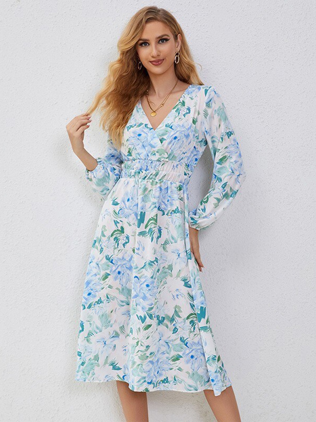 

StyleCast Blue Floral Print Flutter Sleeve Chiffon Fit and Flare Midi Dress