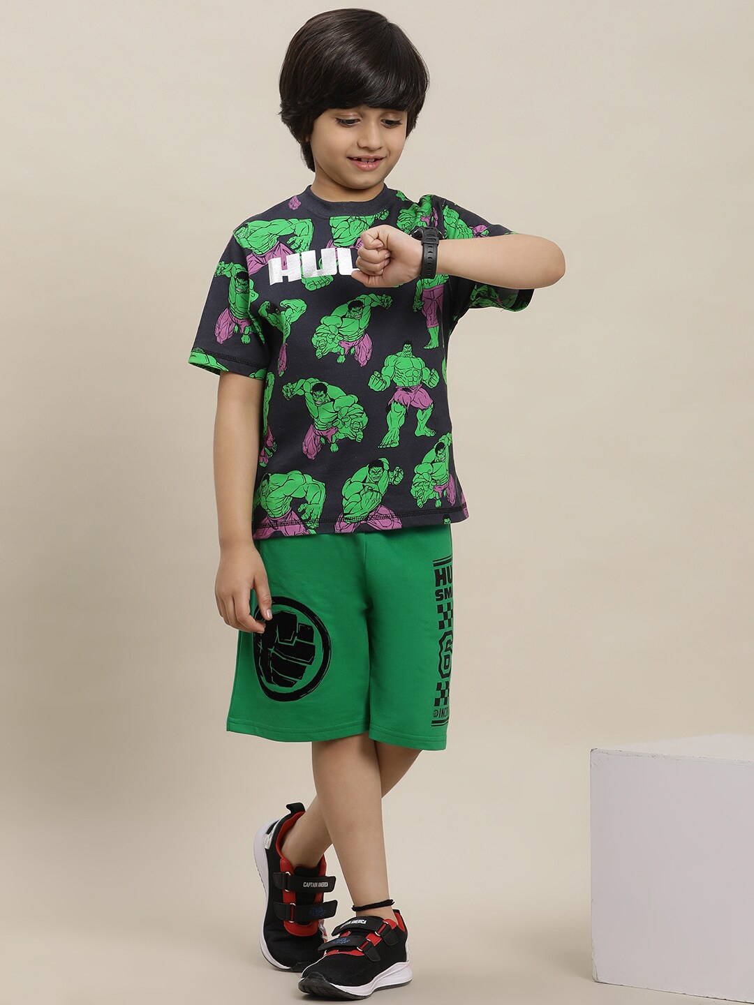 

Kids Ville Boys Hulk Printed T-Shirt & Shorts, Green