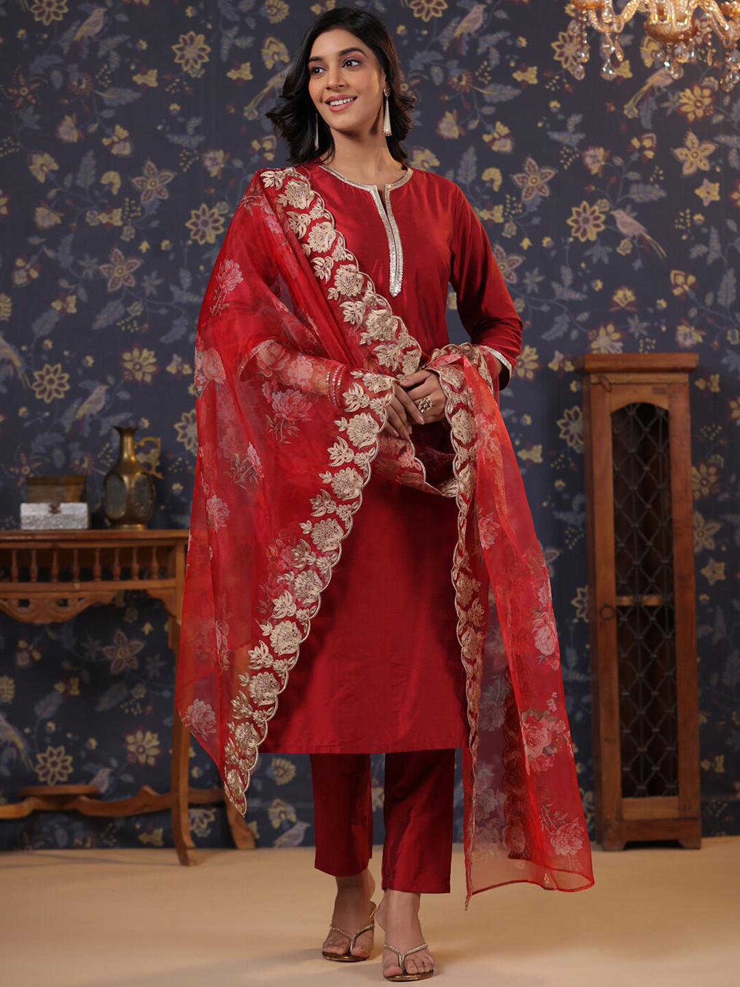 

House of Pataudi Round Neck Kurta With Trousers & Dupatta, Red