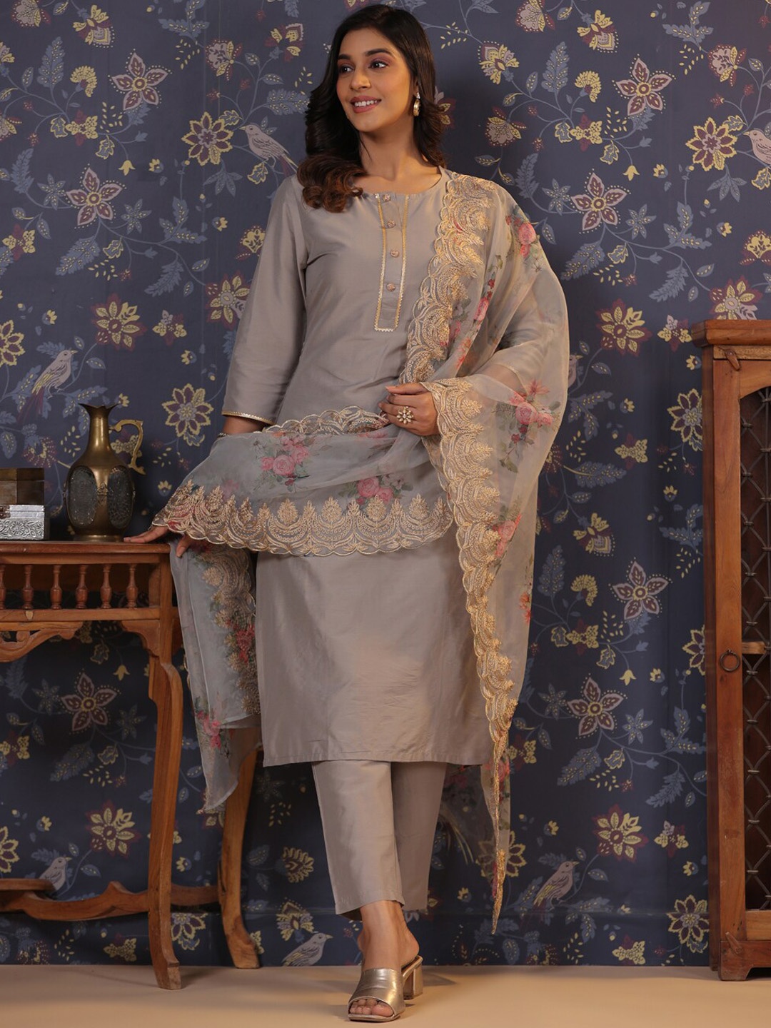 

House of Pataudi Round Neck Kurta With Trousers & Dupatta, Grey