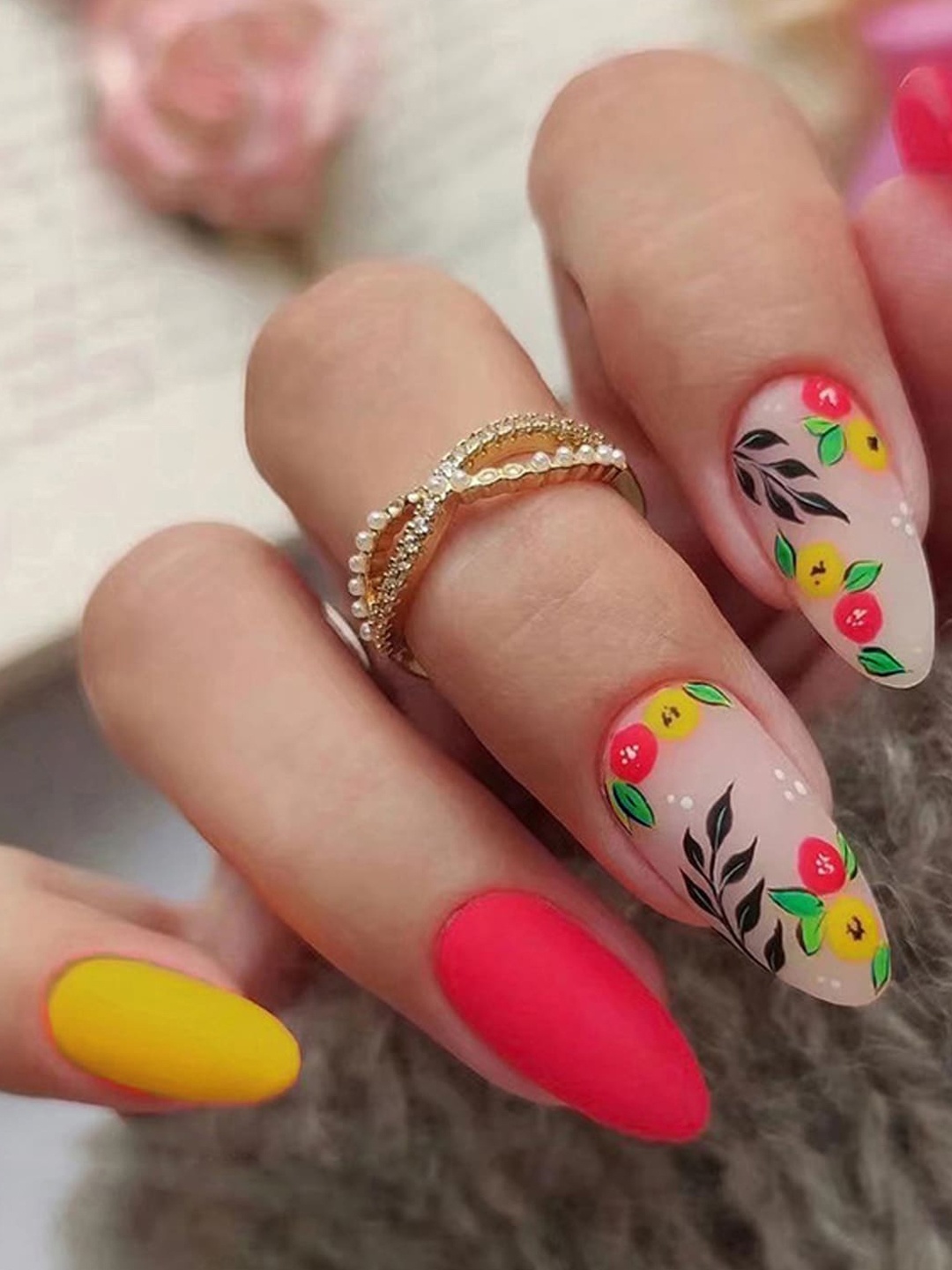 

Secret Lives 24-Pcs Spring Flower Design Nail Art, Red