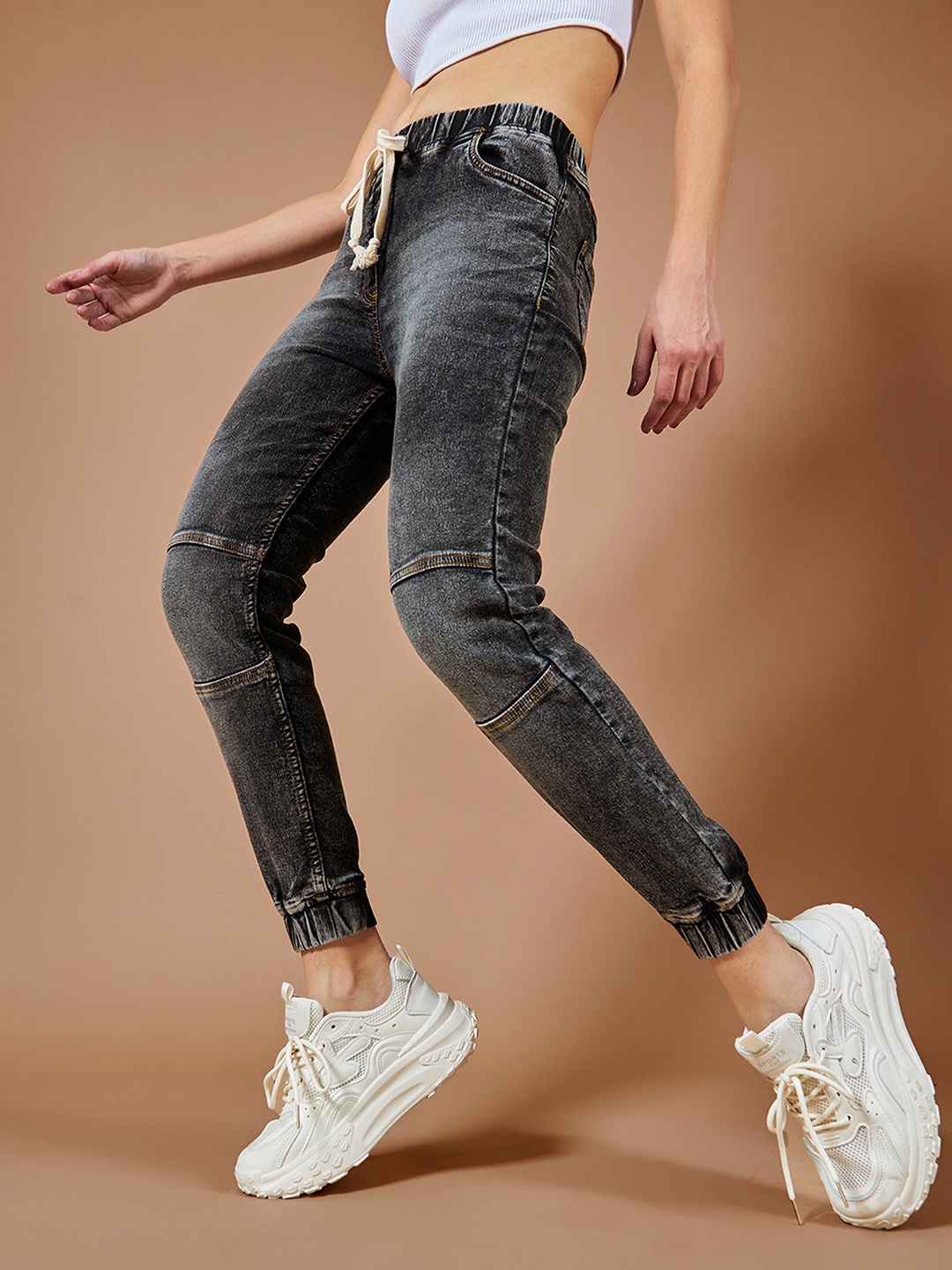 

The Roadster Lifestyle Co. Women Regular High Rise Clean Look Stretchable denim joggers, Black