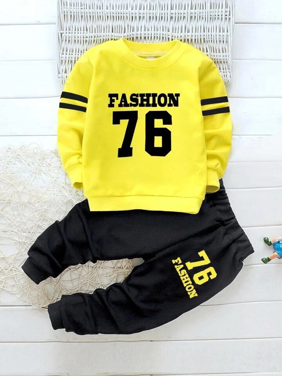 

Googo Gaaga Boys Typography Printed Sweatshirt with Trousers, Yellow