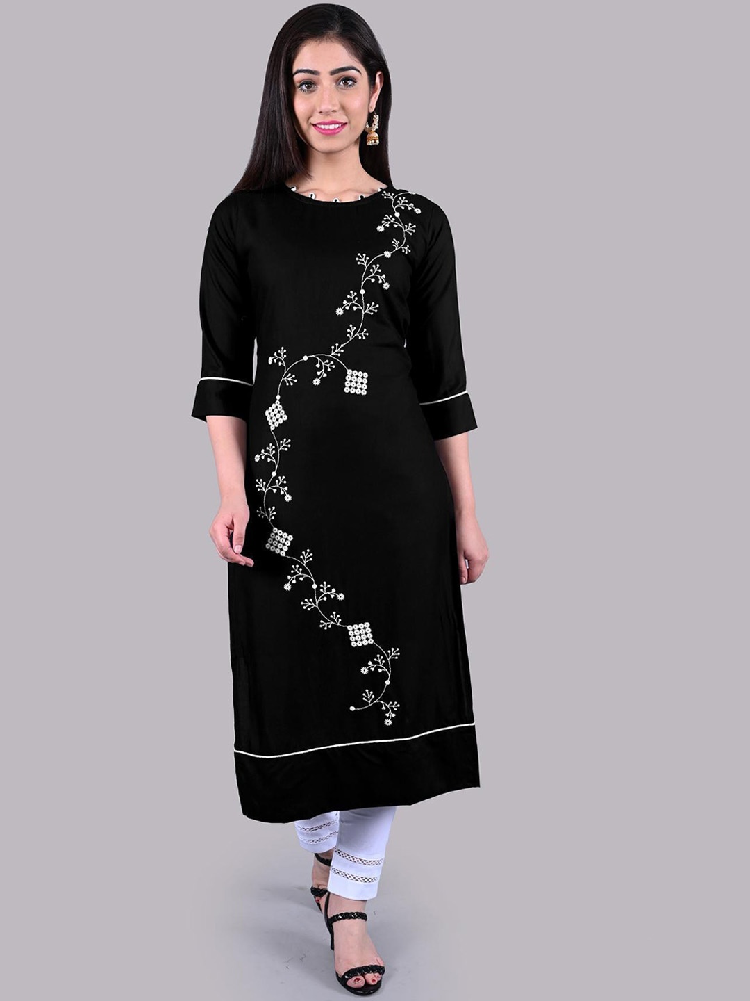 

SGRF Floral Embroidered Straight Kurta, Black