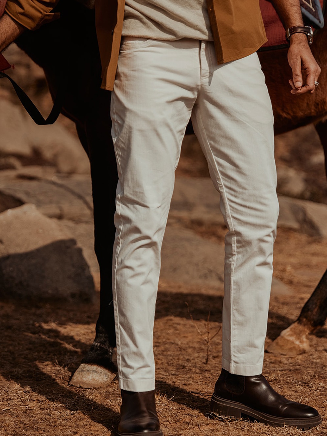 

Andamen Men Ultra Mid-Rise Stretchable Cotton Denim Chino, Off white