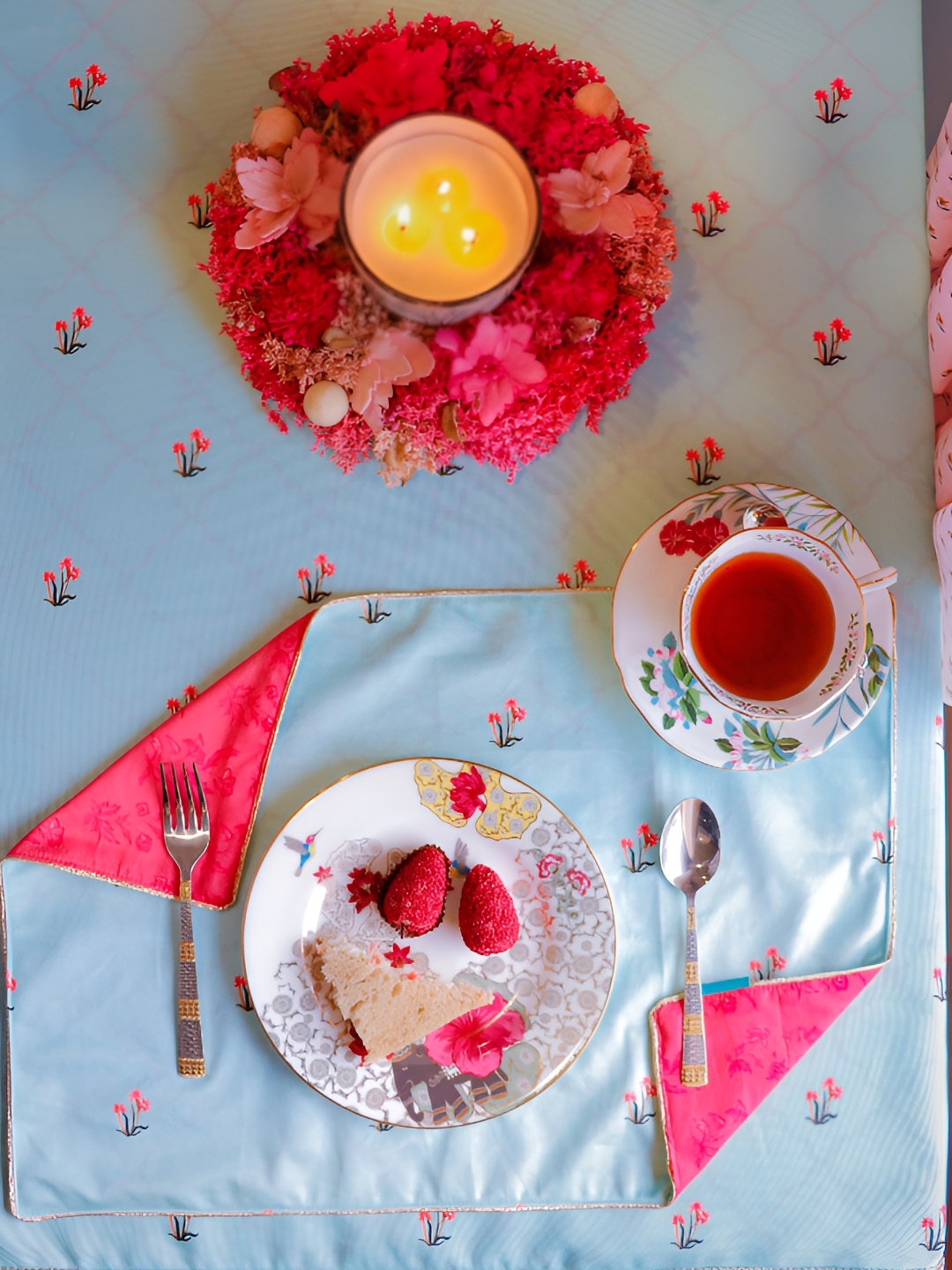 

design station Mehfil Gul Abr Pink & Blue Floral Printed Rectangle Table Placemat