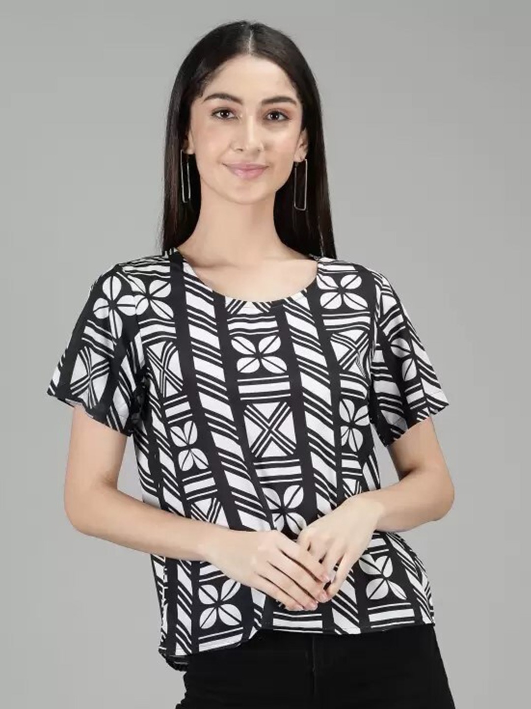 

BELAVINE Geometric Printed Round Neck Top, Black