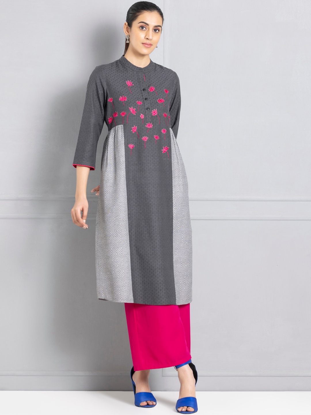 

SHAYE Geometric Printed Thread Work A-Line Kurta, Grey