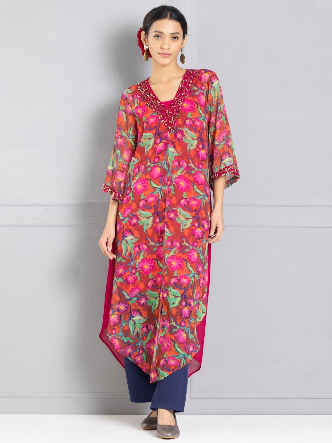 

SHAYE Floral Printed V-Neck A-line Kurta, Pink