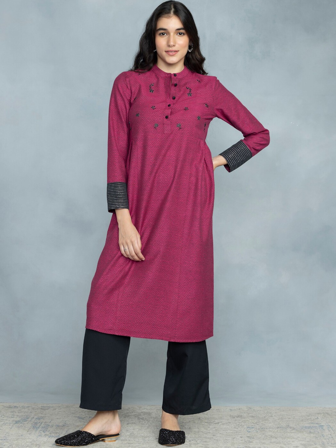 

SHAYE Geometric Printed Band Collar A-Line Thread Work Kurta With Trousers, Magenta