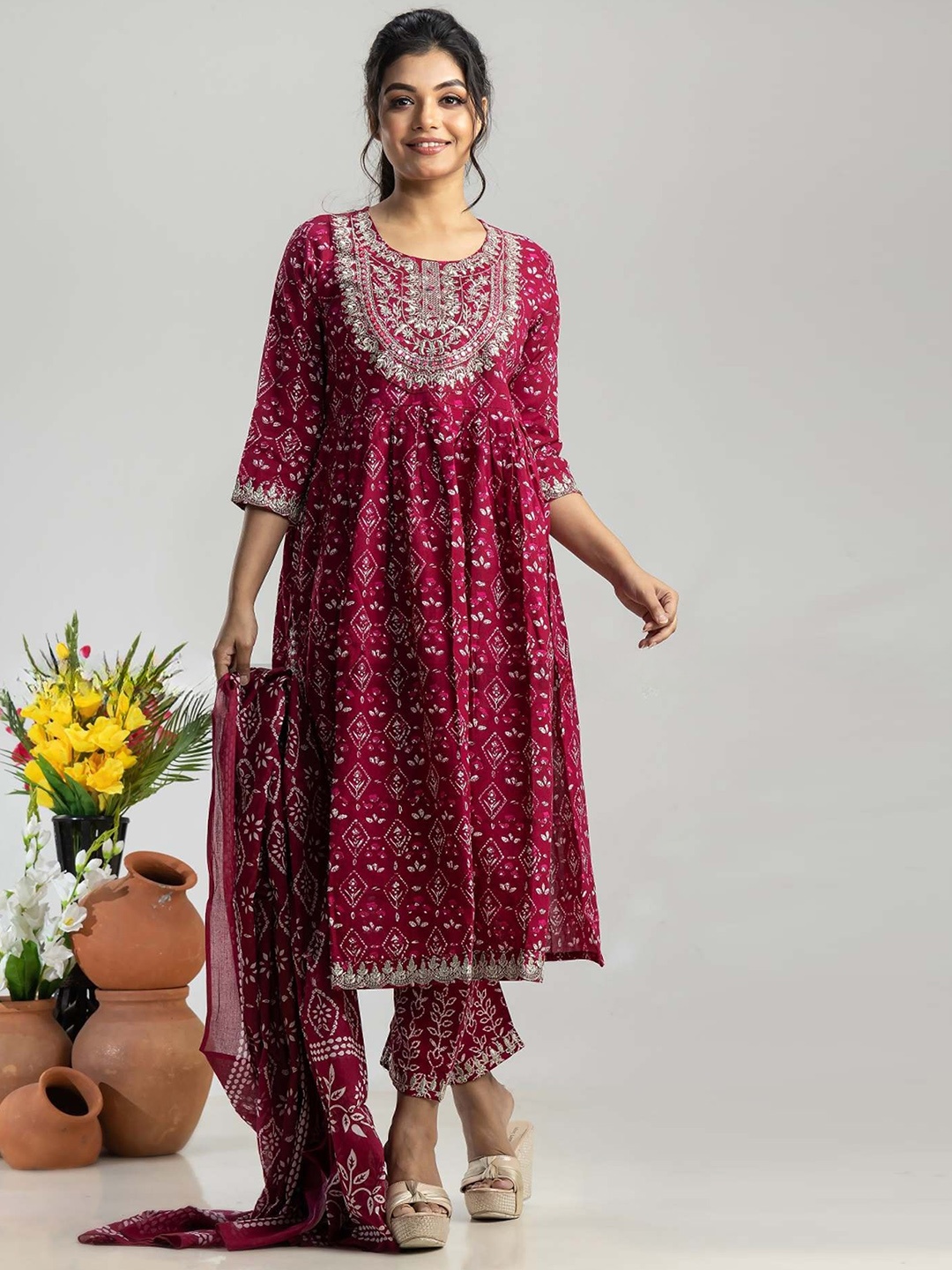 

BAESD Women Ethnic Motifs Printed Thread Work Kurta With Trousers & Dupatta, Maroon