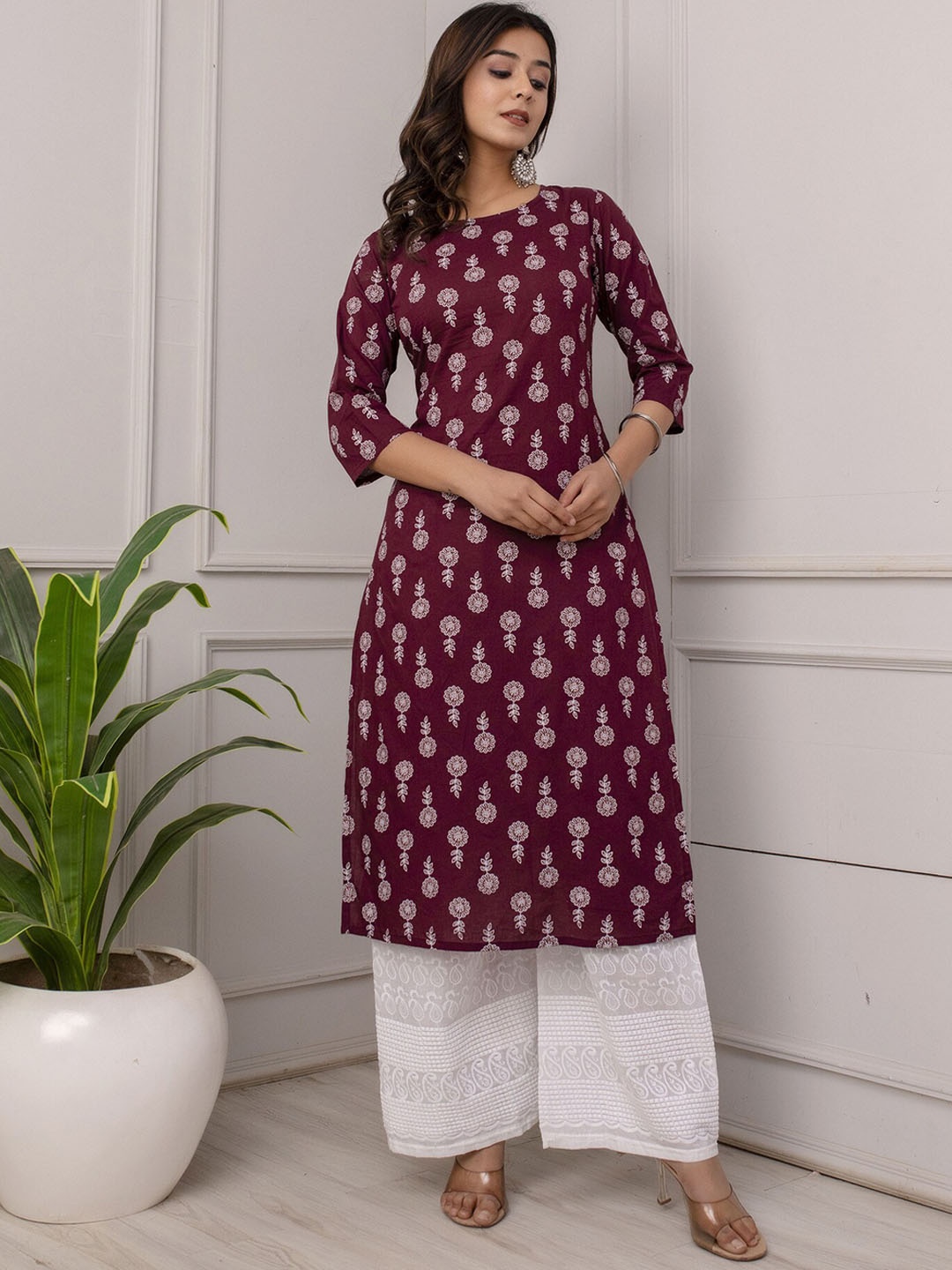 

Nayo Burgundy & White Floral Printed Straight Kurta