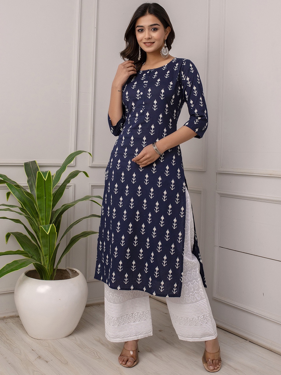 

Nayo Navy Blue & White Ethnic Motifs Printed Cotton Straight Kurta