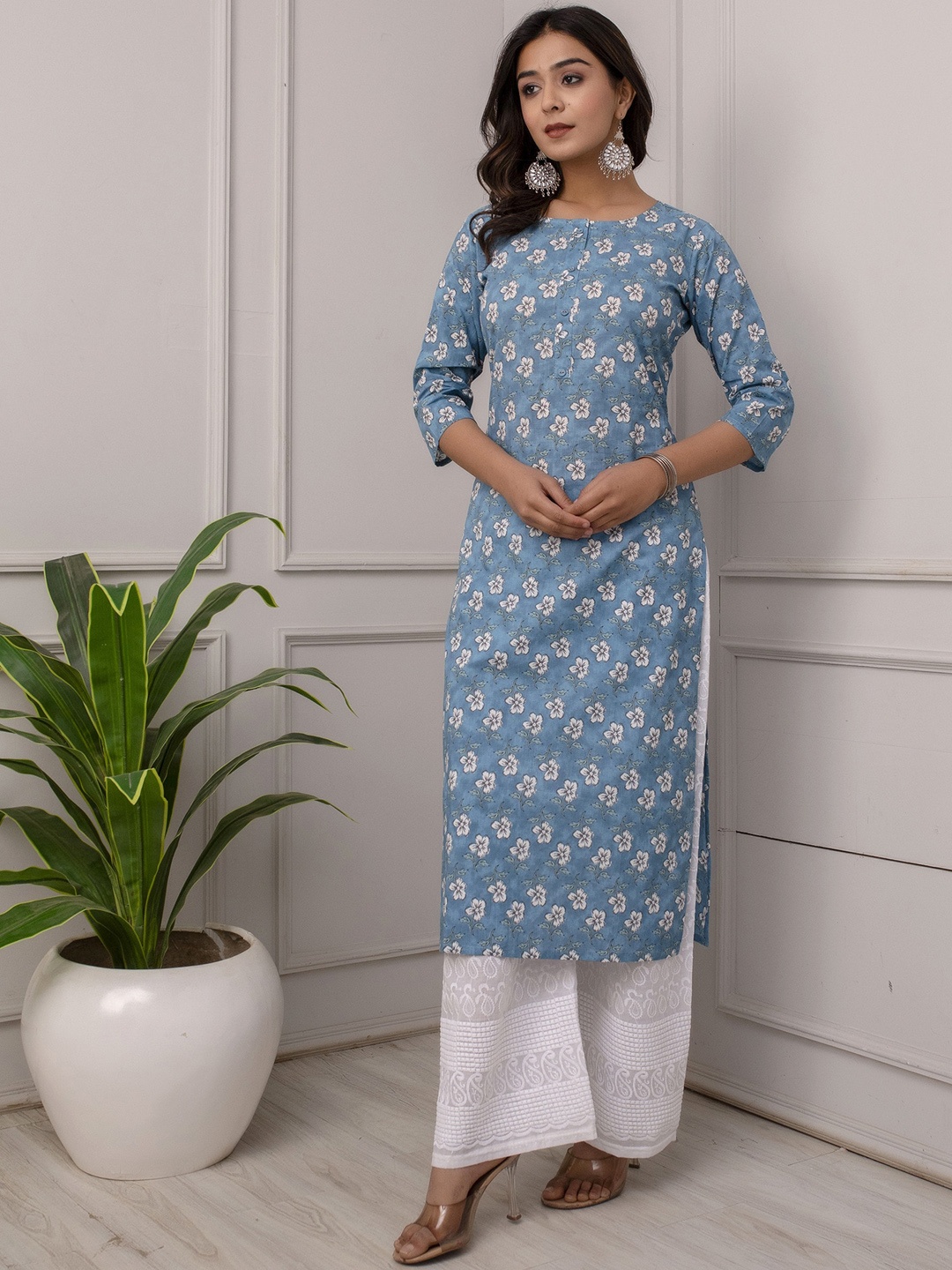 

Nayo Blue & White Floral Printed Cotton Straight Kurta