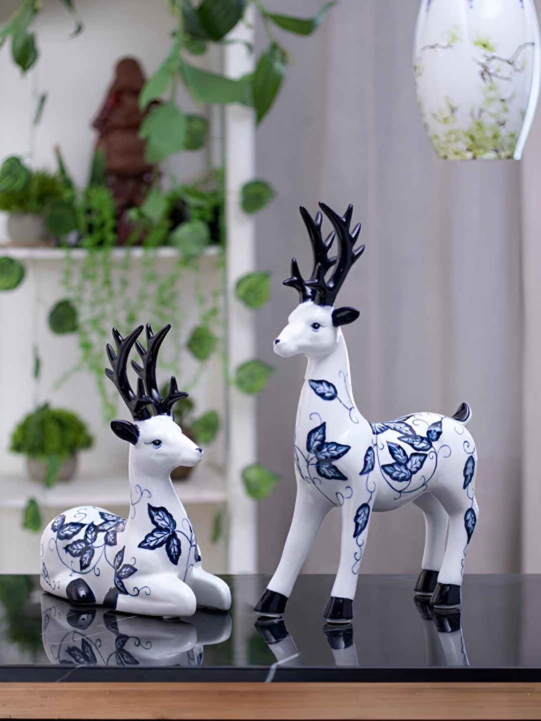

THEDECORKART White Figurine Showpiece