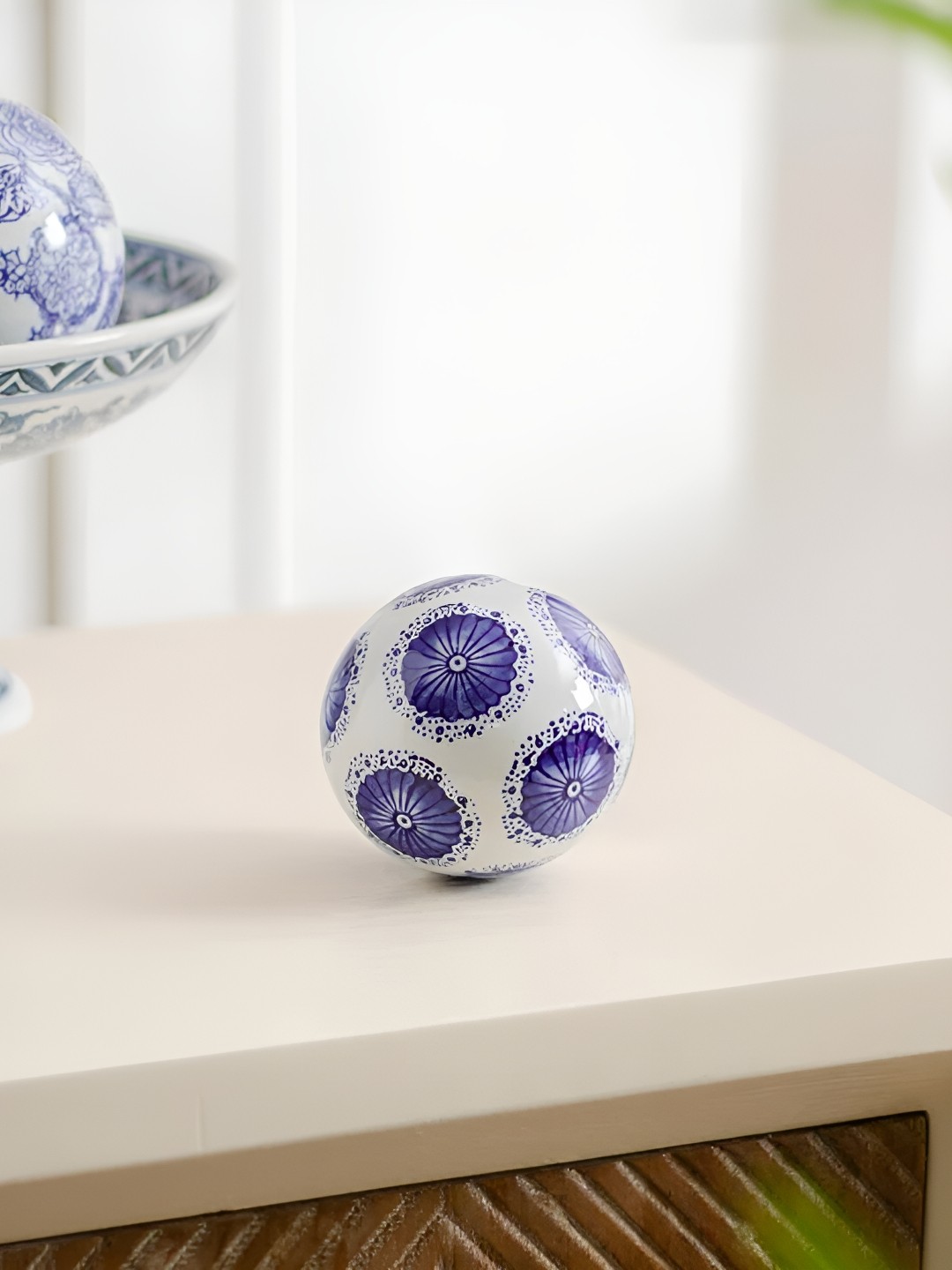 

THEDECORKART White & Blue Figurine Showpiece
