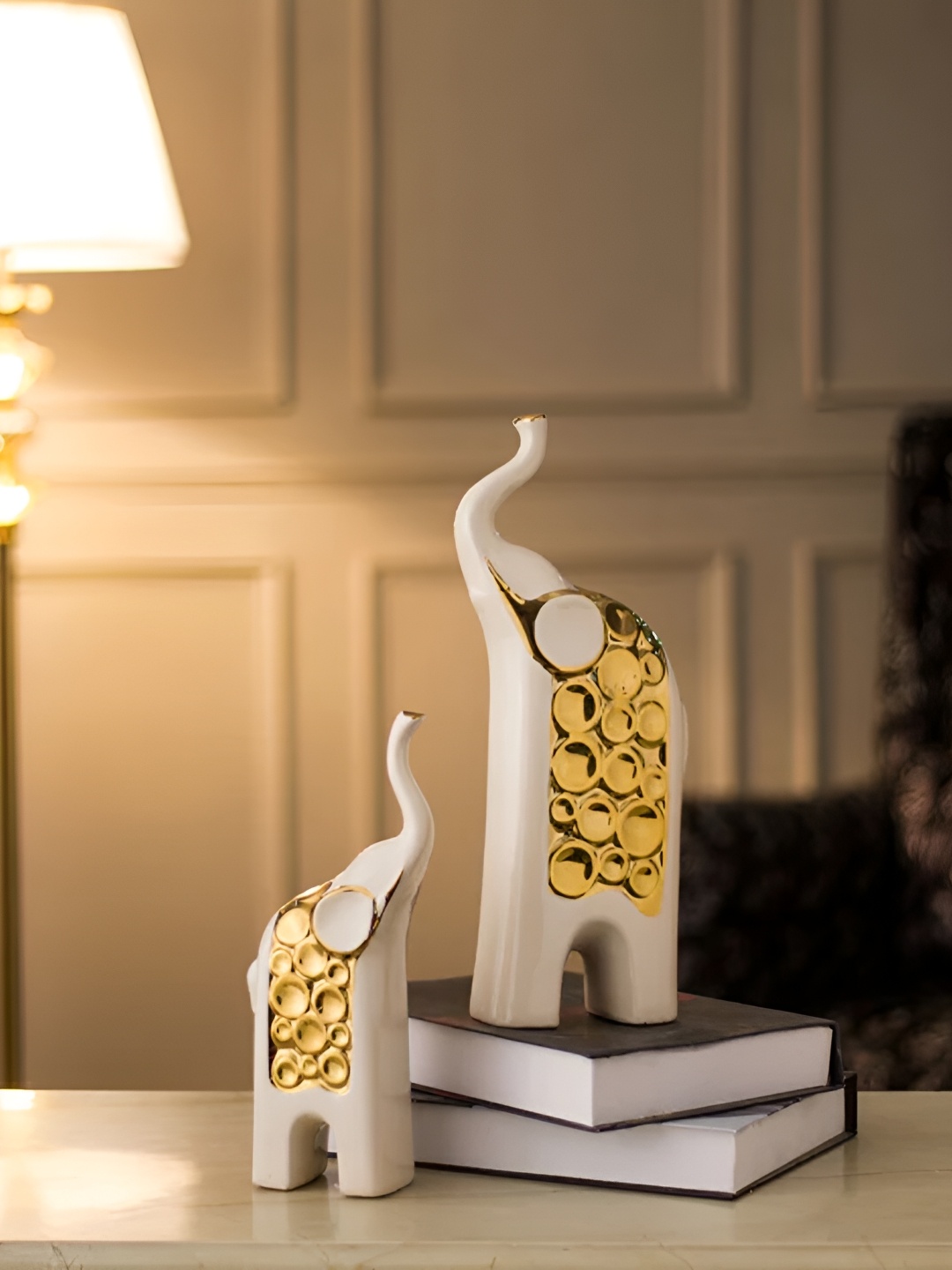 

THEDECORKART White Figurine Showpiece
